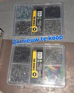 Twee nieuwe dozen met diverse spijkers, schroeven en pluggen, Ophalen of Verzenden, Zo goed als nieuw, Minder dan 50 mm, Pluggen