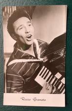 ansichtkaart / kaart van Rocco Granata met accordeon., Verzenden
