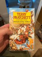 Terry Pratchett - Interesting times, Ophalen of Verzenden, Gelezen, Terry Pratchett