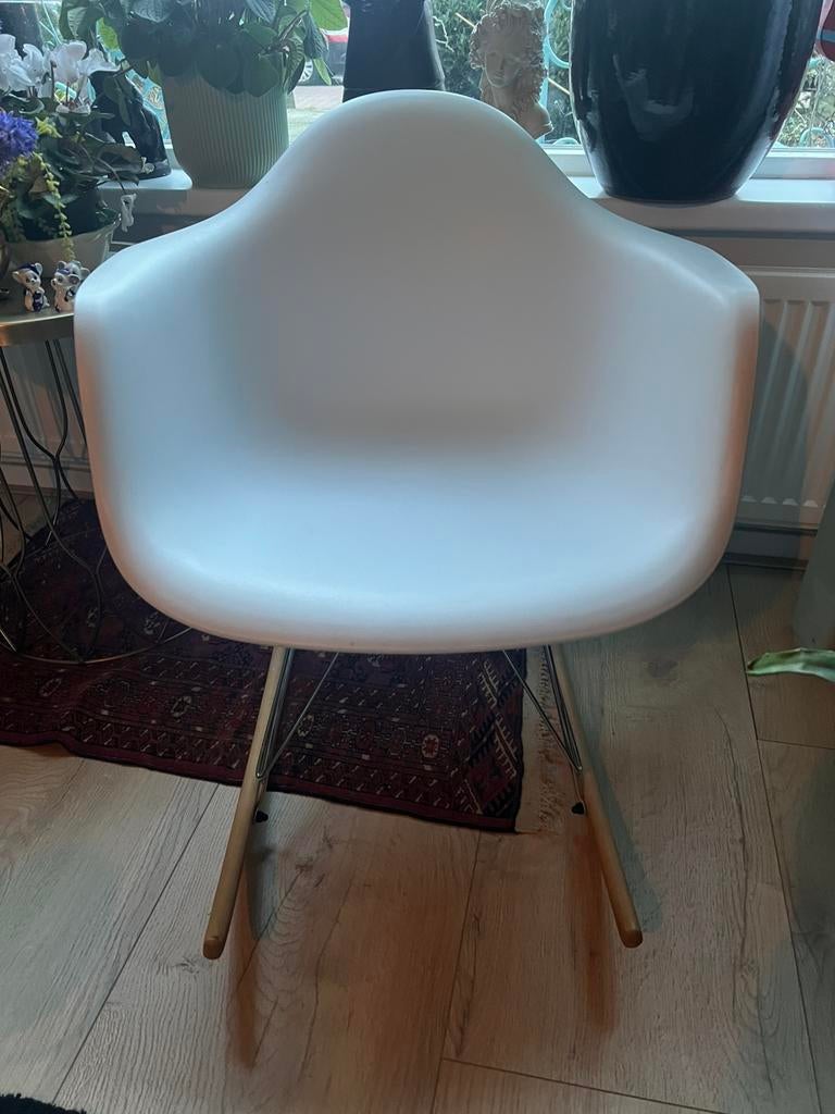 Witte eames replica  stoel schonmelstoel zo goed als nieuw, Ophalen, Kunststof, Wit, Zo goed als nieuw