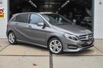 Mercedes-Benz B-Klasse 180 Ambition *Trekhaak | Halfleder |, Auto's, Mercedes-Benz, Voorwielaandrijving, 65 €/maand, Stof, Gebruikt