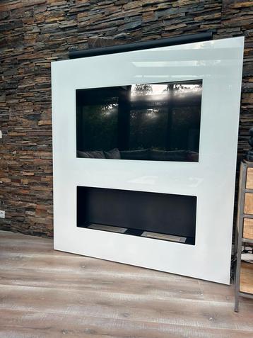Te koop: Safretti wandmeubel met televisie en haard beschikbaar voor biedingen