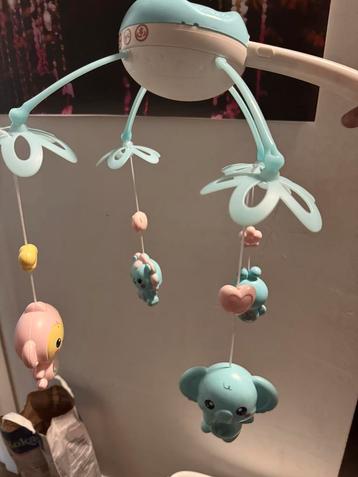  Te koop: Baby muziekmobiel met licht & projectie – €5 beschikbaar voor biedingen
