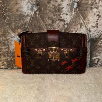 NIEUW LV tas beschikbaar voor biedingen