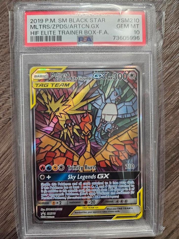 PSA 10 Moltres & Zapdos & Articuno GX SM210, Hobby en Vrije tijd, Verzamelkaartspellen | Pokémon, Nieuw, Ophalen