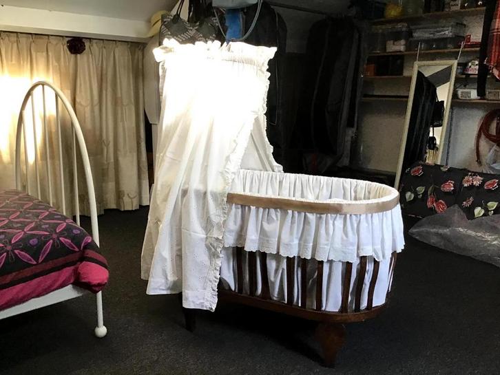 Antieke Wieg met Beddengoed, Kinderen en Baby's, Babywiegjes en Ledikanten, Gebruikt, Wieg, Ophalen