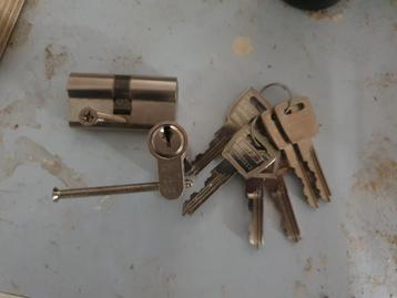 2 stuks nieuwe nemef skg** veiligheids cilinders beschikbaar voor biedingen