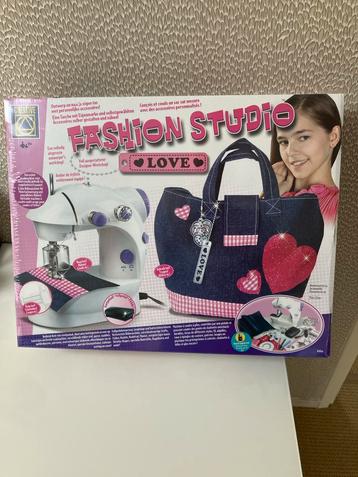 Fashion Studio Naaimachine Speelgoed Sinterklaas beschikbaar voor biedingen