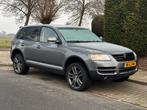 Volkswagen Touareg 3.2 V6 162KW 4MOTION AUT 2003 Grijs, Auto's, Automaat, 3189 cc, Origineel Nederlands, Vierwielaandrijving