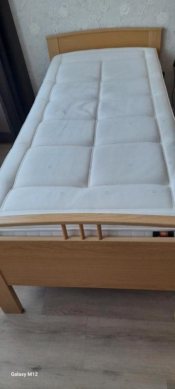 Eenpersoons matras 90x200 beschikbaar voor biedingen