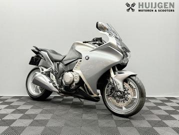 HONDA VFR 1200 F | Direct rijden |lage km (bj 2010) beschikbaar voor biedingen