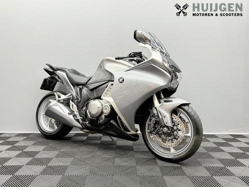 HONDA VFR 1200 F | Direct rijden |lage km (bj 2010), Motoren, Motoren | Honda, Bedrijf, Sport, meer dan 35 kW, 4 cilinders