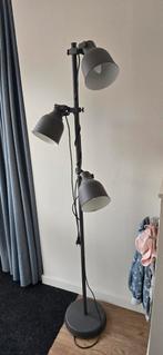 Ikea lamp hektar 3 spots, Huis en Inrichting, Lampen | Vloerlampen, Ophalen, Zo goed als nieuw, 150 tot 200 cm