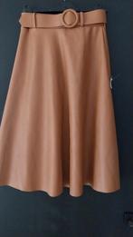 Nieuwe camel leerlook rok met riem 42, Kleding | Dames, Rokken, Maat 38/40 (M), Bruin, Nieuw, Ophalen of Verzenden