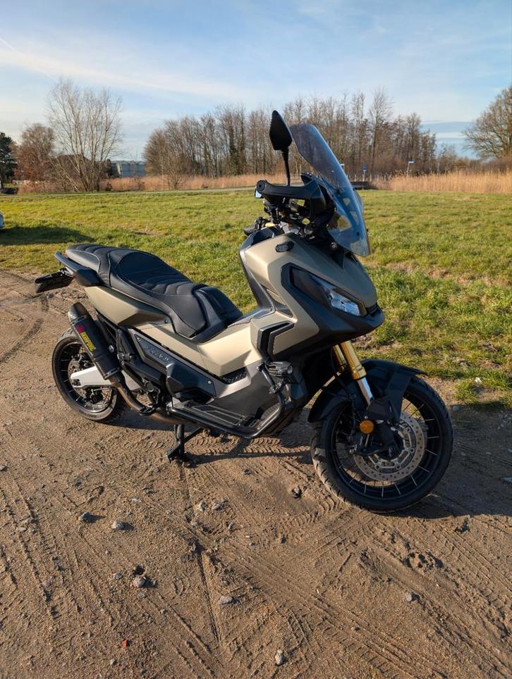 Honda X-ADV 750 - 2017 - Custom Zadel & Akrapovic, Motoren, Motoren | Honda, Particulier, Scooter, meer dan 35 kW, 2 cilinders