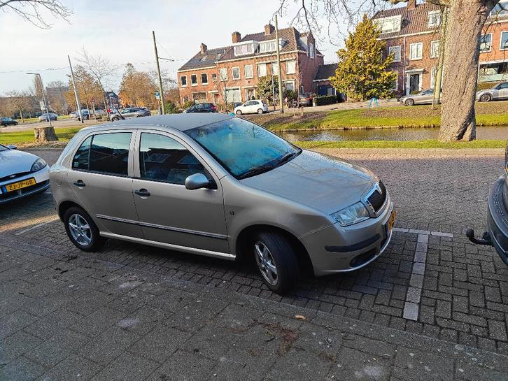 Skoda Fabia 1.4 55KW AUT 2005 Beige, Auto's, Skoda, Particulier, Fabia, Benzine, E, Hatchback, Automaat, Origineel Nederlands