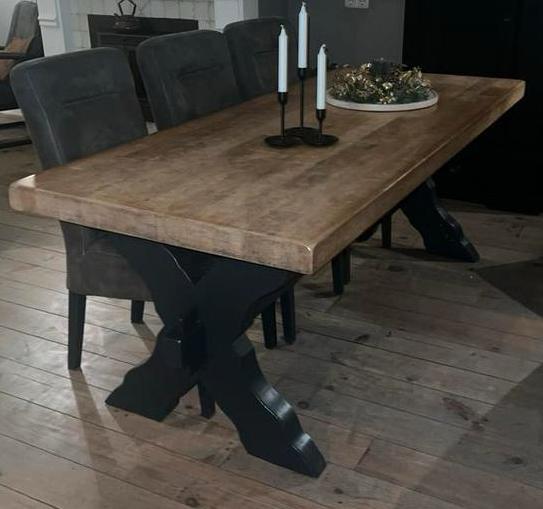 Houten eettafel met kruispoot, Huis en Inrichting, Complete inboedels, Ophalen