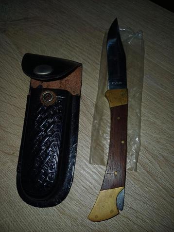 Mooi zakmes met etui beschikbaar voor biedingen