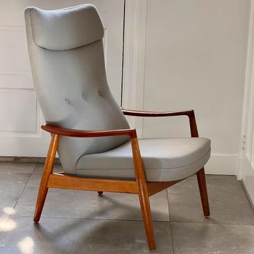 Bovenkamp met Kvadrat gerestaureerde fauteuil vintage design beschikbaar voor biedingen