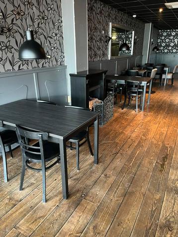 Tafels en stoelen zwart in verschillende maten beschikbaar voor biedingen