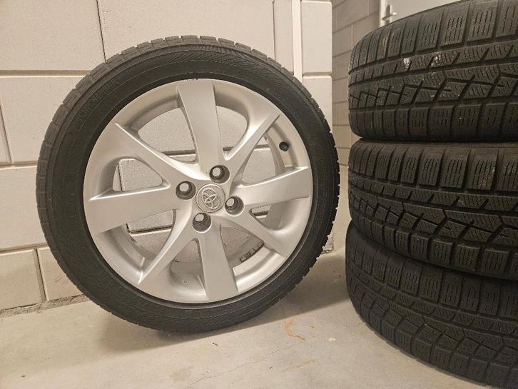 16" Toyota wielen in hele nette staat, Auto-onderdelen, Banden en Velgen, Banden en Velgen, Winterbanden, 16 inch, Personenwagen
