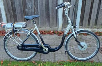 Te koop netjes moeder dames elektrısche fıets beschikbaar voor biedingen