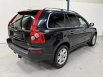 Volvo XC90 2.5 T Momentum LEER / XENON / TREKHAAK, Auto's, Volvo, Gebruikt, 1991 kg, Leder, Bedrijf
