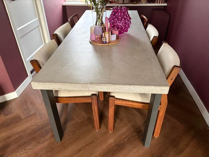 Mooie betonlook eettafel, Huis en Inrichting, Tafels | Eettafels, Gebruikt, 50 tot 100 cm, 200 cm of meer, Vijf personen of meer