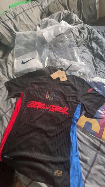 Travis scott x Barcelona beschikbaar voor biedingen