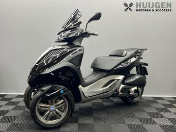 PIAGGIO  MP3 300 Yourban (bj 2015) beschikbaar voor biedingen