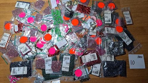 Partij met ruim 100 zakjes hotfix studs! Slechts 10 euro., Hobby en Vrije tijd, Kledingapplicaties en Hotfix, Nieuw, Hotfix steentjes