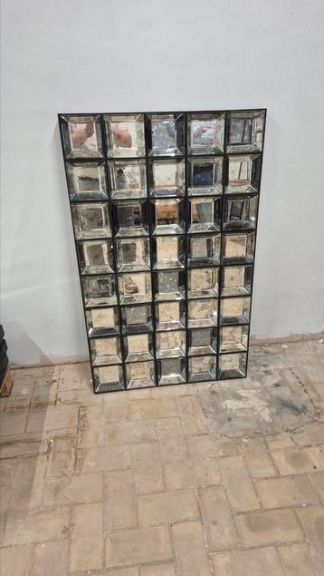 Lijst met spiegelvakjes (decoratie / schilderij) beschikbaar voor biedingen