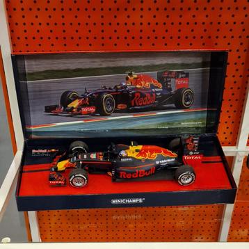 Red bull Tag Heuer RB12 Verstappen 1st win Spanish GP 2016 m beschikbaar voor biedingen