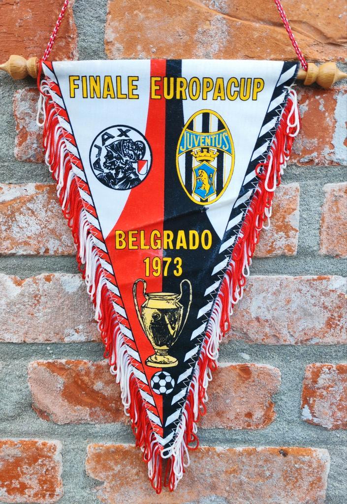 vaan Ajax Amsterdam afc - Juventus Italië 1973, Verzamelen, Sportartikelen en Voetbal, Vaantje of Sjaal, Buitenlandse clubs, Ophalen of Verzenden