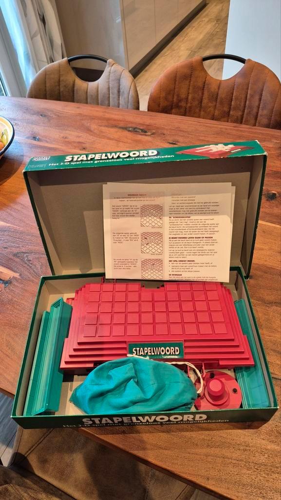 Stapelwoord Bordspel - Woordspel Klassieker, Hobby en Vrije tijd, Gezelschapsspellen | Bordspellen, Gebruikt, Ophalen of Verzenden
