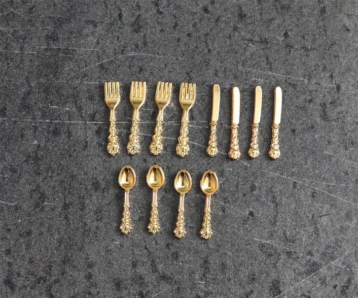Bestek - vork mes lepel zilver kleur miniatuur nieuw 1:12, Verzamelen, Poppenhuizen en Toebehoren, Nieuw, Decoratie, Ophalen of Verzenden