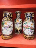 Vier prachtige Chinese vazen met hetzelfde decor, Huis en Inrichting, Woonaccessoires | Vazen, Ophalen, A, A, A