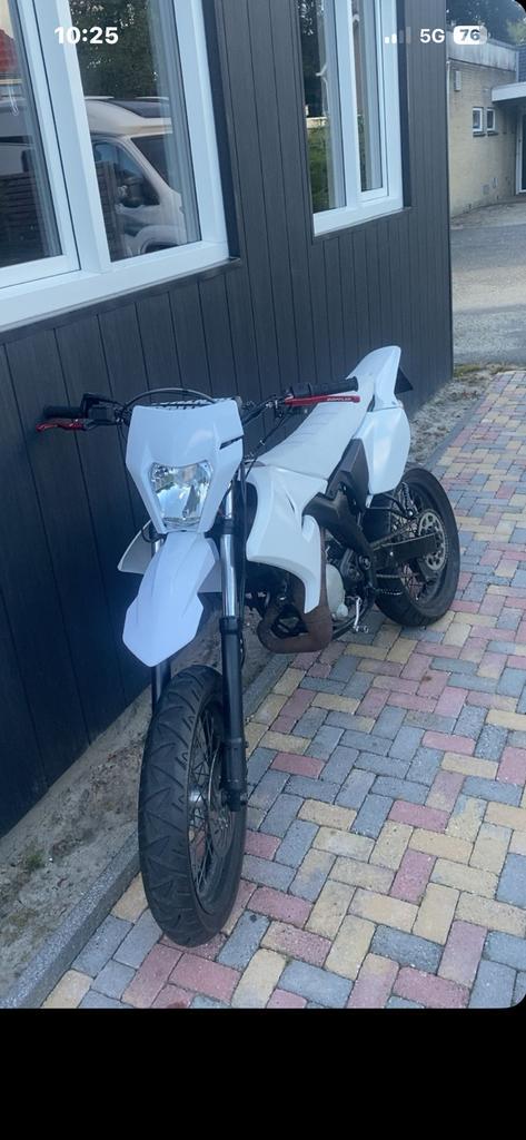 Yamaha dt 70cc supermoto look, Fietsen en Brommers, Brommers | Derbi, Zo goed als nieuw, Ophalen of Verzenden