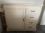 Crème kleurige commode met louvre deur, Kinderen en Baby's, Kinderkamer | Commodes en Kasten, Ophalen, Gebruikt, 50 tot 70 cm