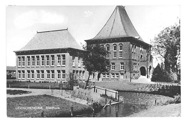 974680 Leidschendam ZH Stadhuis 1972 gel in 78 _Gelopen met, Verzamelen, Ansichtkaarten | Nederland, Gelopen, Zuid-Holland, 1960 tot 1980