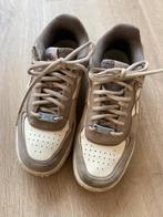 Nike Air Force 1 Gympen | beige, wit | maat 38,5 (7,5), Kinderen en Baby's, Kinderkleding | Schoenen en Sokken, Gebruikt, Ophalen of Verzenden