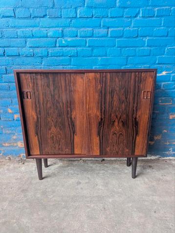 Vintage Deense kast met schuifdeuren beschikbaar voor biedingen