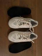 Mizuno Zaalschoenen Maat 37, Ophalen of Verzenden, Zo goed als nieuw, Meisje