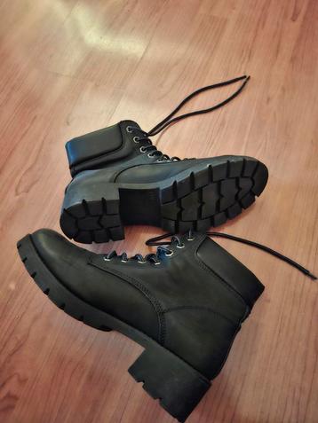 Zwarte Enkellaarsjes. Maat 40 beschikbaar voor biedingen