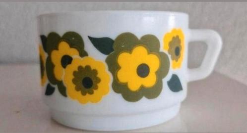 Beker Arcopal Lotus Geel, Huis en Inrichting, Keuken | Servies, Zo goed als nieuw, Kop(pen) en/of Schotel(s), Overige stijlen