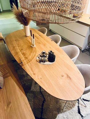 Organische tafel / Kiezel tafel / ronde tafels beschikbaar voor biedingen