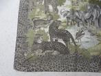 prachtige sjaal met dierenafbeeldingen, Ophalen of Verzenden, Zo goed als nieuw, Maat 46/48 (XL) of groter, Sjaal