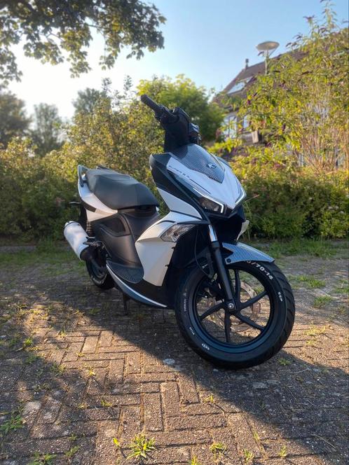 Kymco Super 8 R | 2023 | Weinig km | Mag voor €1600 weg!, Fietsen en Brommers, Scooters | Kymco, Zo goed als nieuw, Super 8, Maximaal 45 km/u