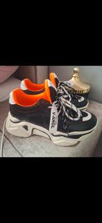 Zwarte Sneakers met Oranje Accent maat 38, Kleding | Dames, Schoenen, Zwart, V-ANGL, Ophalen of Verzenden, Sneakers of Gympen