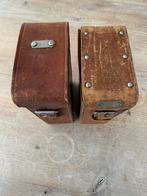 Twee lederen bankkluis cassettes, Antiek en Kunst, Curiosa en Brocante, Ophalen of Verzenden